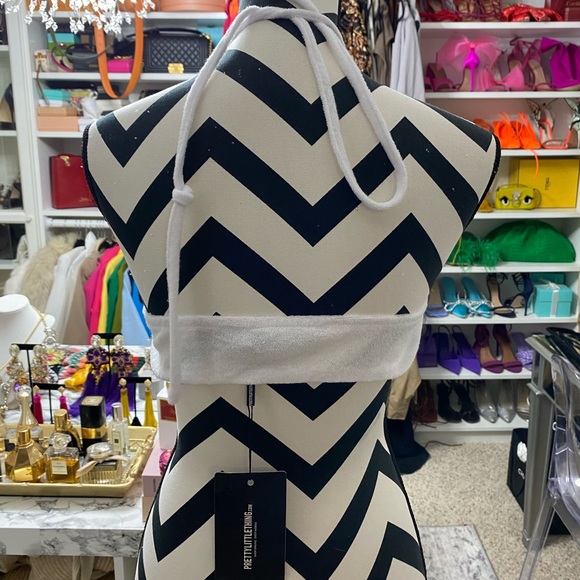 Terry cloth cop top in white - Picture 4 of 5